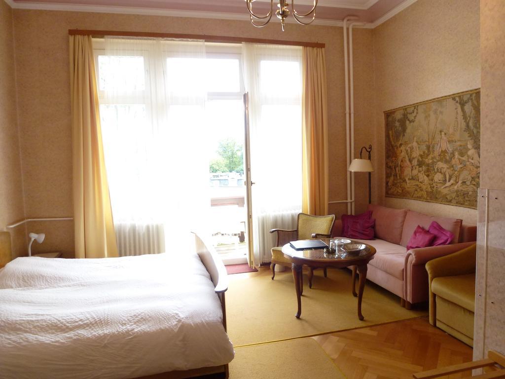 Hotel Tanneck Baden-Baden Bilik gambar